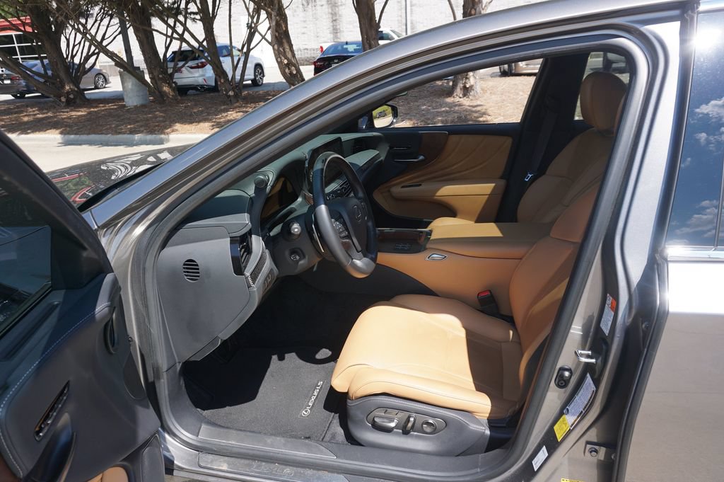 Used 2024 Lexus LS 500 RWD image 2