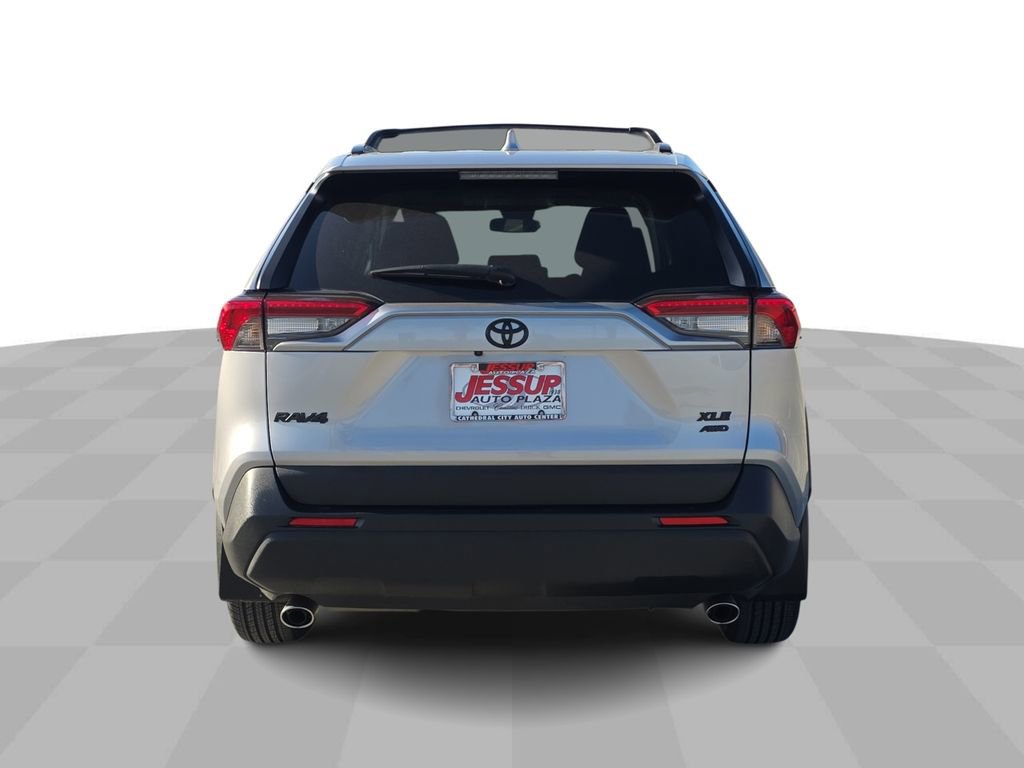 Used 2024 Toyota RAV4 XLE AWD/4WD image 7