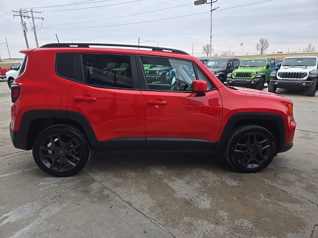 Used 2022 Jeep Renegade Latitude w/ Sun/Sound Group image 10