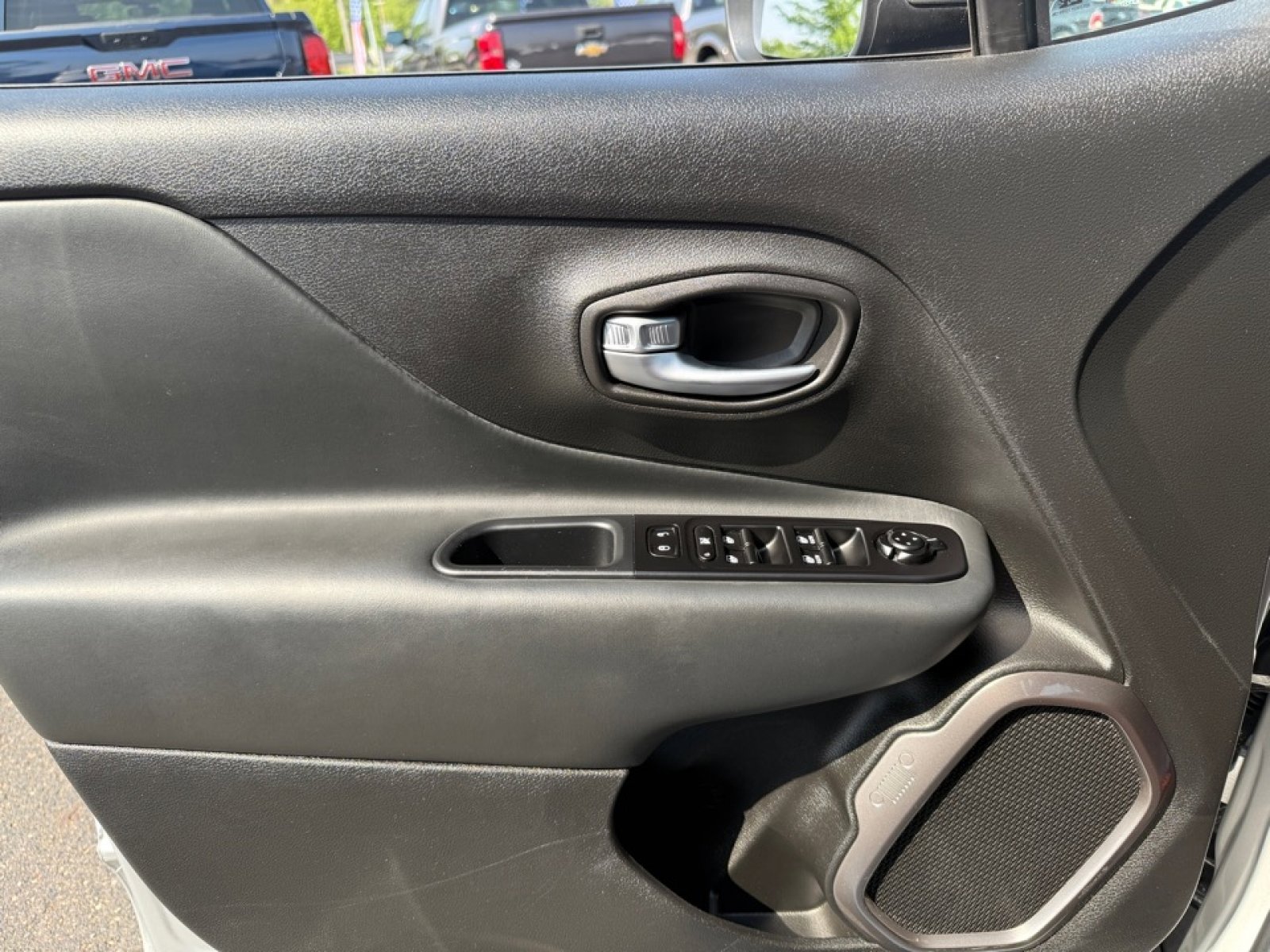 Used 2021 Jeep Renegade Limited image 37