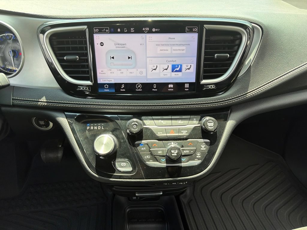 Used 2024 Chrysler Pacifica Touring FWD image 23