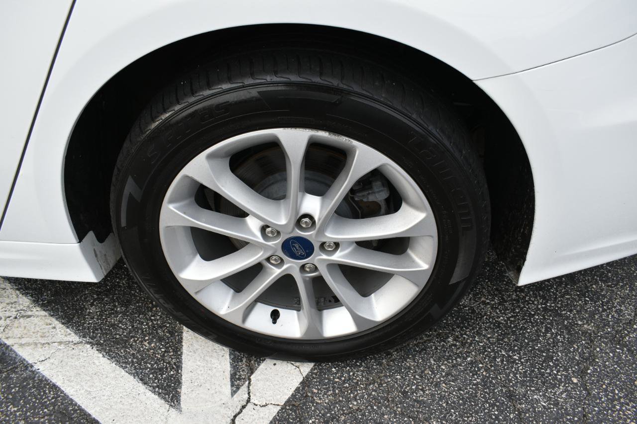 Used 2020 Ford Fusion SE FWD image 26
