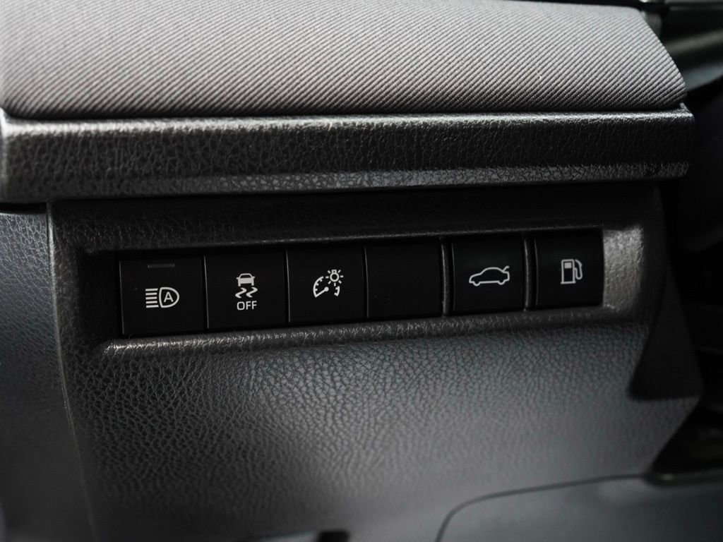 Used 2025 Toyota Camry LE image 12