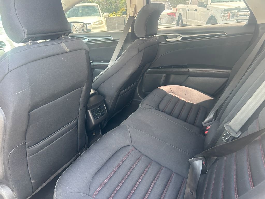 Used 2016 Ford Fusion SE FWD image 29