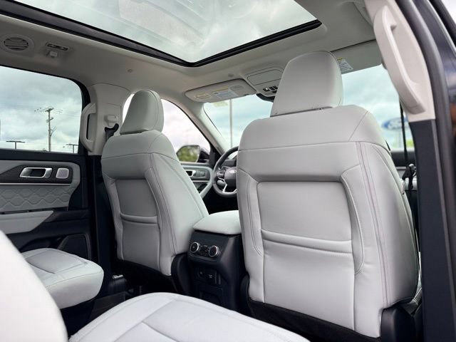 New 2026 Ford Explorer Platinum w/ LUX Leather Package AWD/4WD image 23