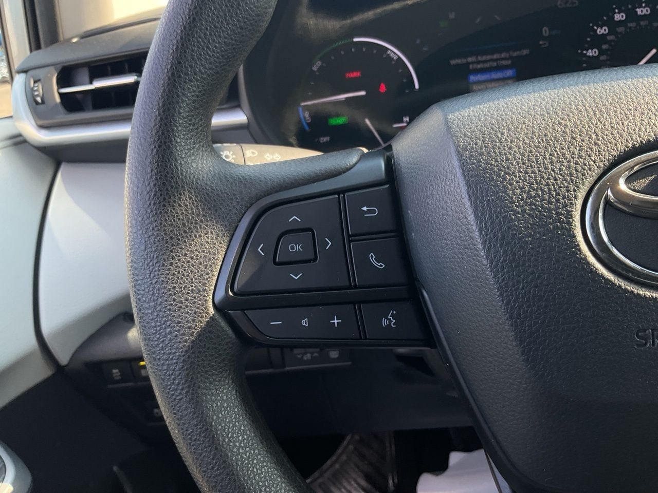Used 2025 Toyota Sienna LE FWD image 37