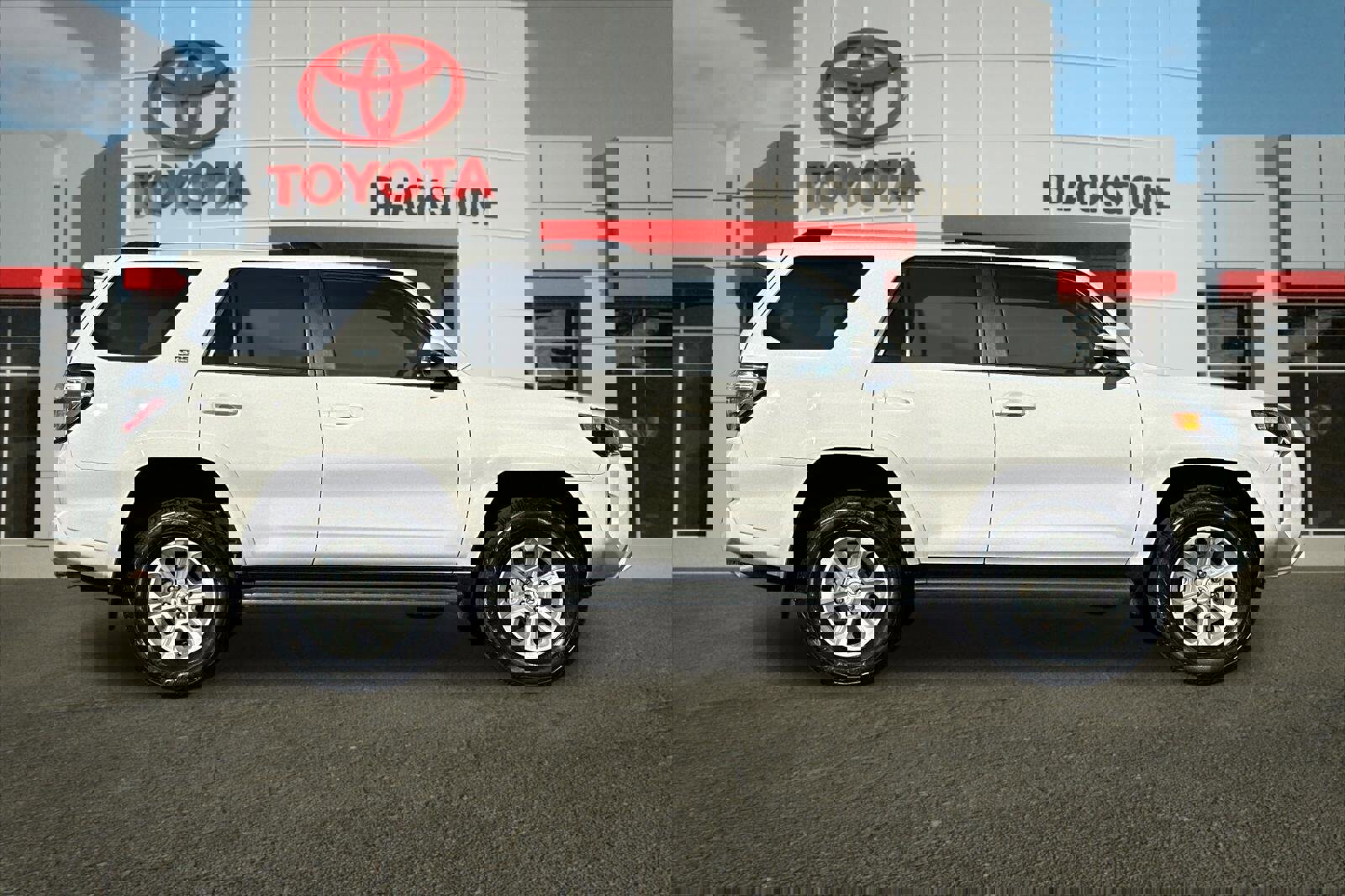 Certified 2024 Toyota 4Runner SR5 Premium image 2