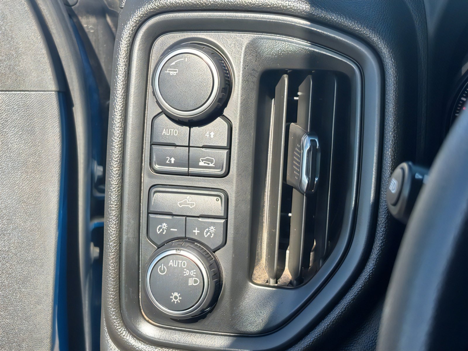 Used 2022 Chevrolet Silverado 1500 Custom w/ LPO, Dark Essentials Package image 19