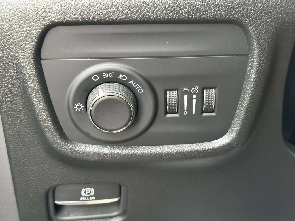 Used 2025 Jeep Grand Cherokee L Laredo AWD/4WD image 34