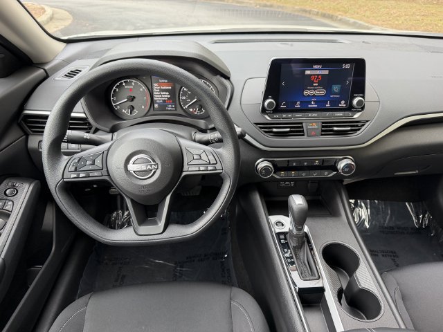 Used 2025 Nissan Altima 2.5 S FWD image 28