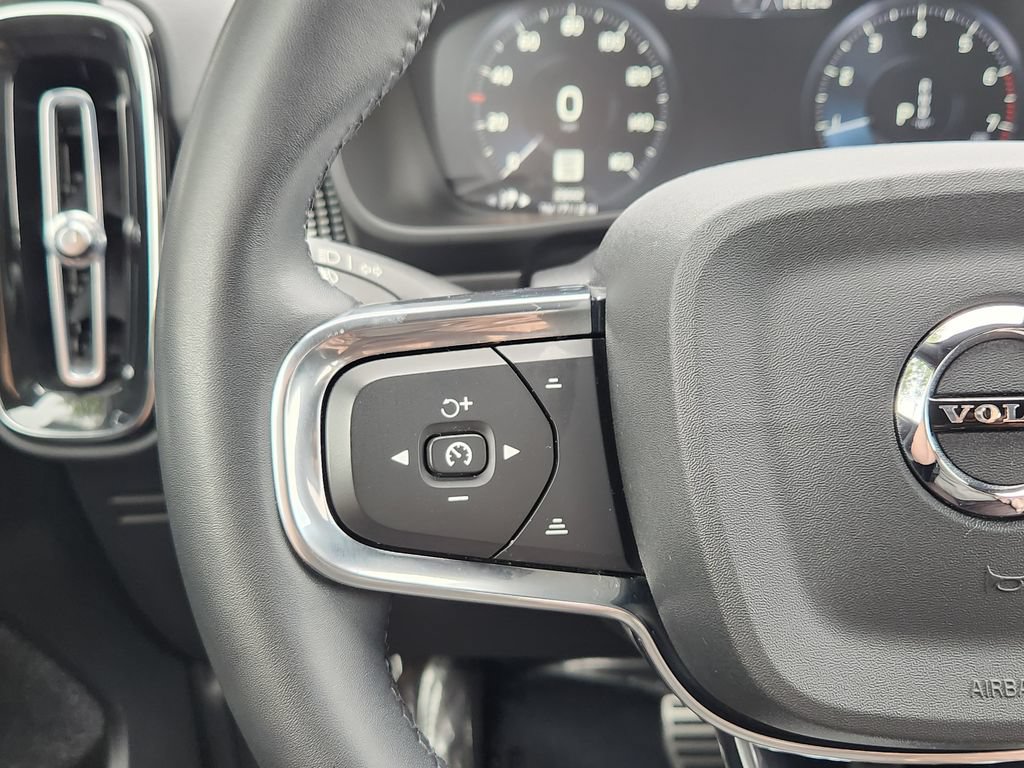 Used 2022 Volvo XC40 T5 R-Design AWD/4WD image 17