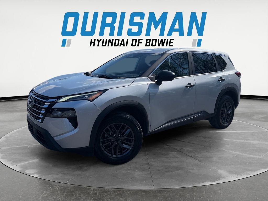 Used 2024 Nissan Rogue S image 2