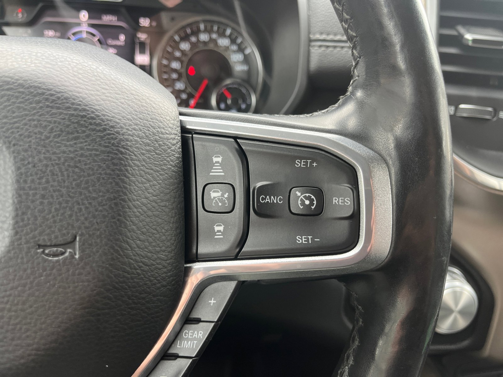 Used 2019 RAM 1500 Laramie image 18