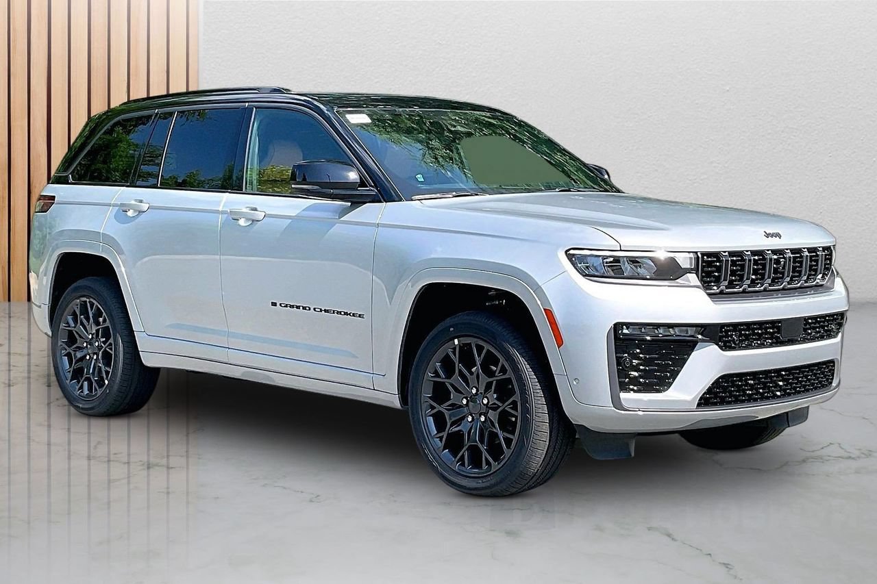 New 2026 Jeep Grand Cherokee Summit w/ Obsidian Package AWD/4WD image 2