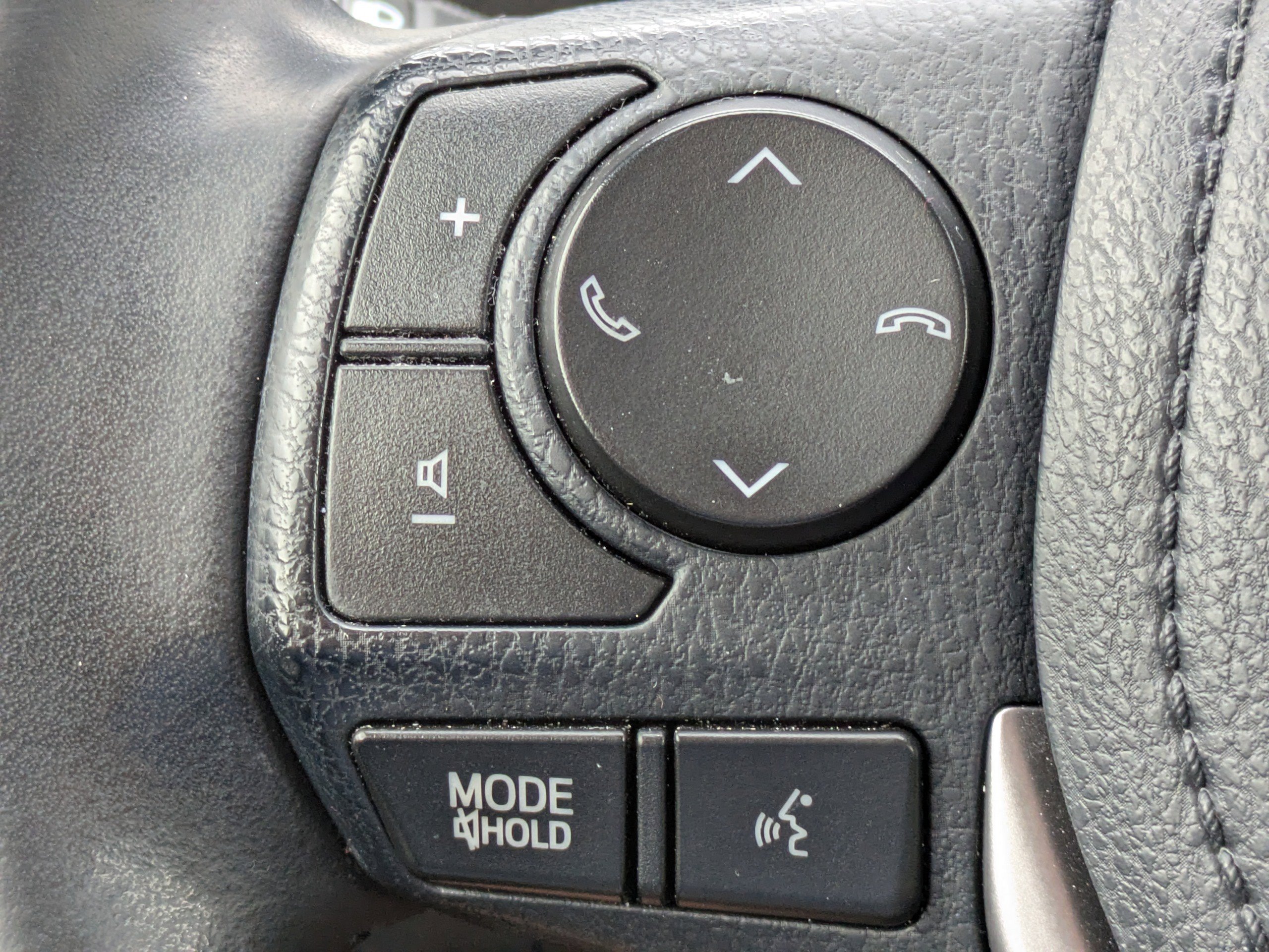 Used 2018 Toyota RAV4 Limited FWD image 25