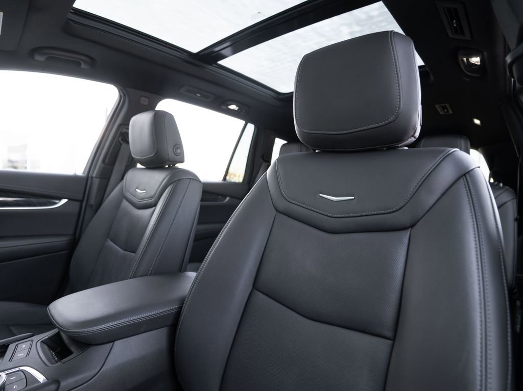 Used 2022 Cadillac XT6 Premium Luxury image 6