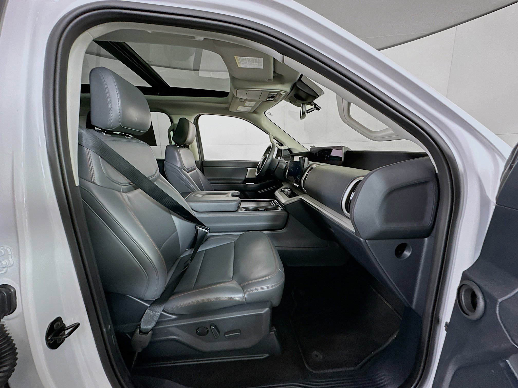 Used 2025 Ford Expedition Active image 35