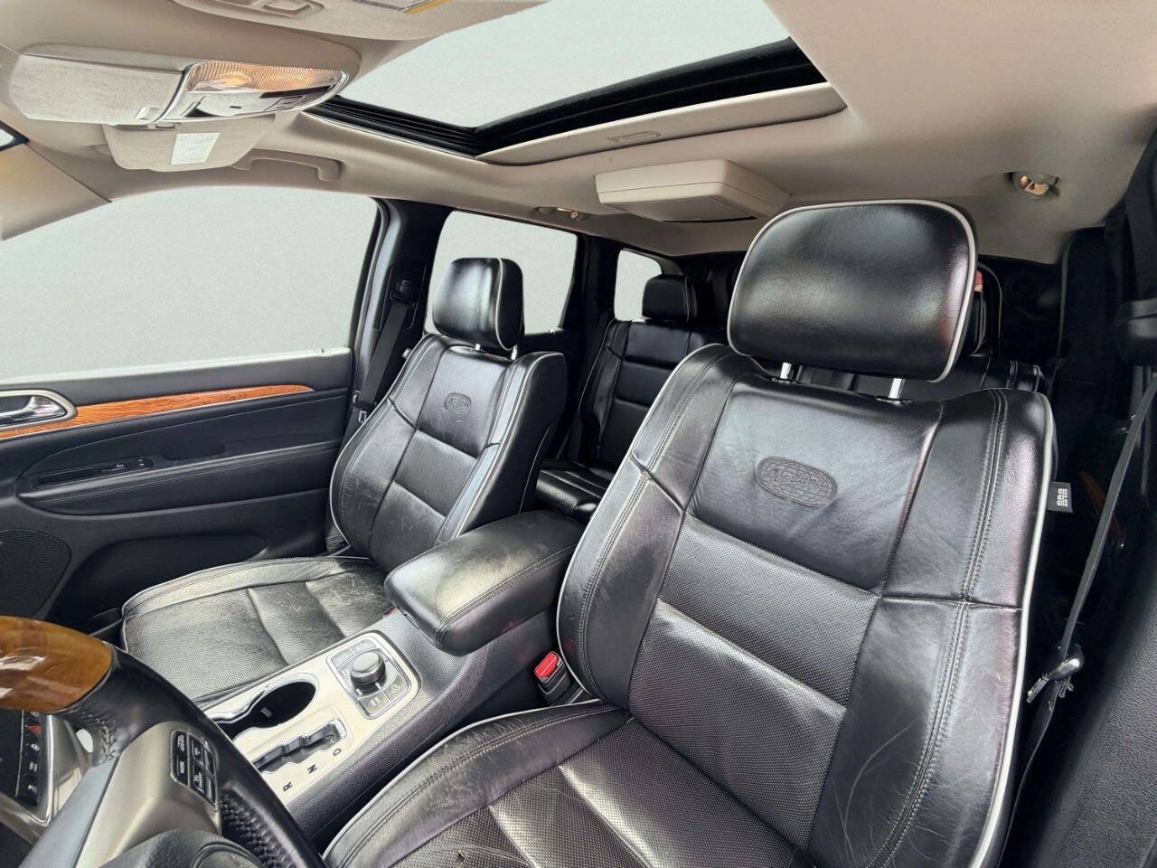 Used 2012 Jeep Grand Cherokee Overland AWD/4WD image 17