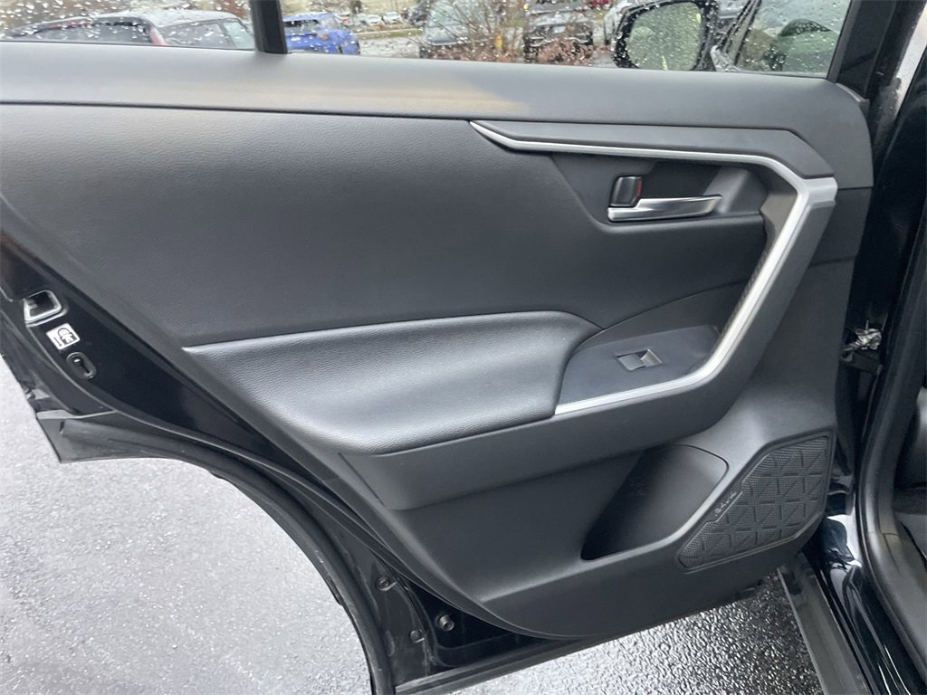 Used 2021 Toyota RAV4 XLE Premium image 22