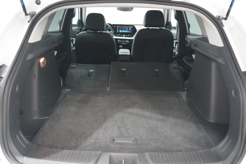 Used 2025 Chevrolet Trax LT FWD image 34