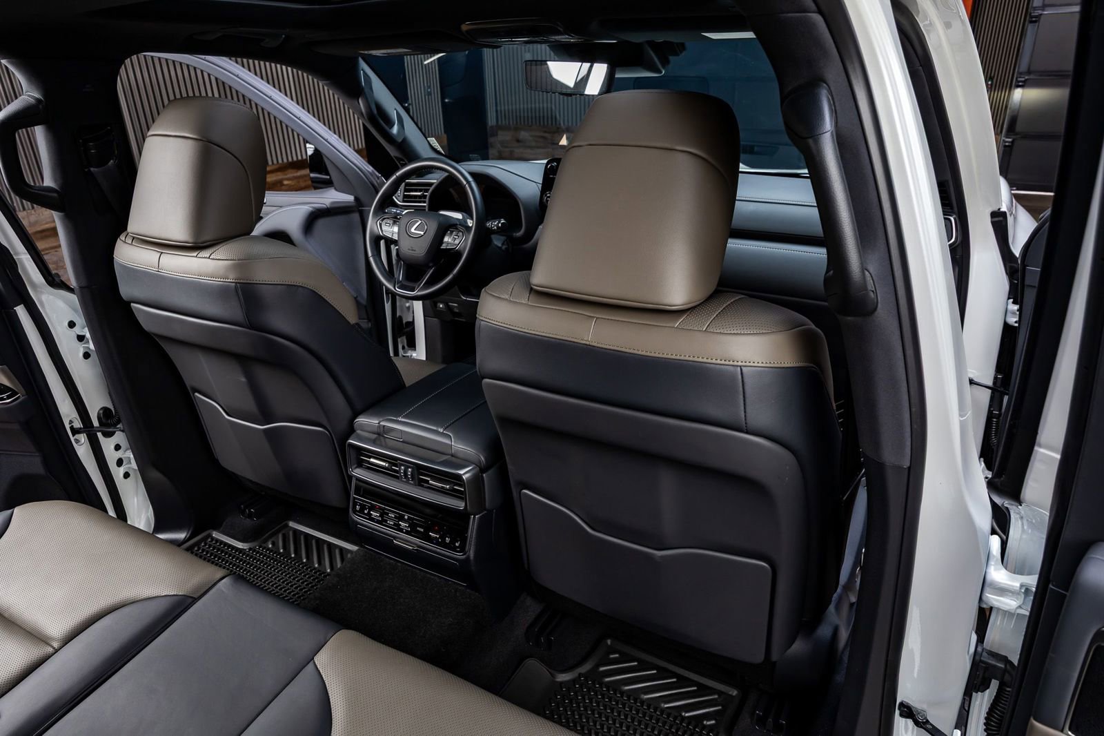 Used 2025 Lexus LX 700h Overtrail w/ Accessory Package (Z1) image 29