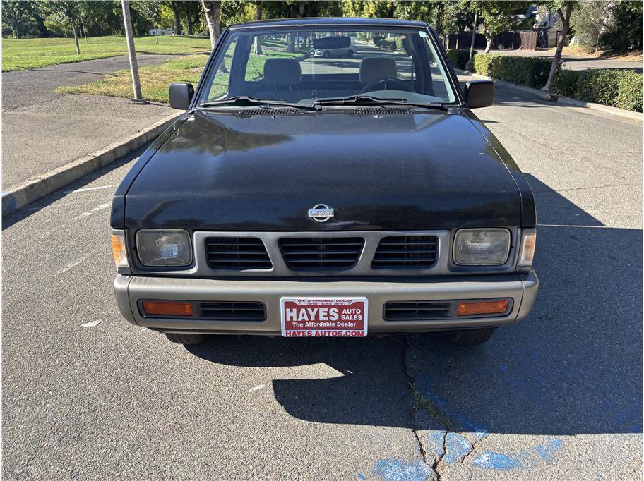 Used 1995 Nissan Pickup 2WD Regular Cab image 2