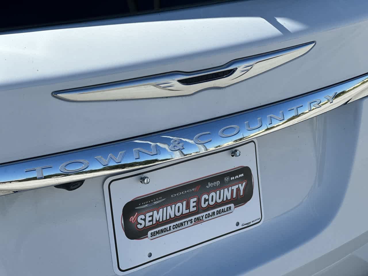 Used 2016 Chrysler Town & Country Touring FWD image 12