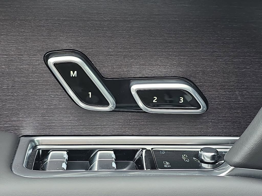 New 2025 Land Rover Range Rover Long Wheelbase SE image 30