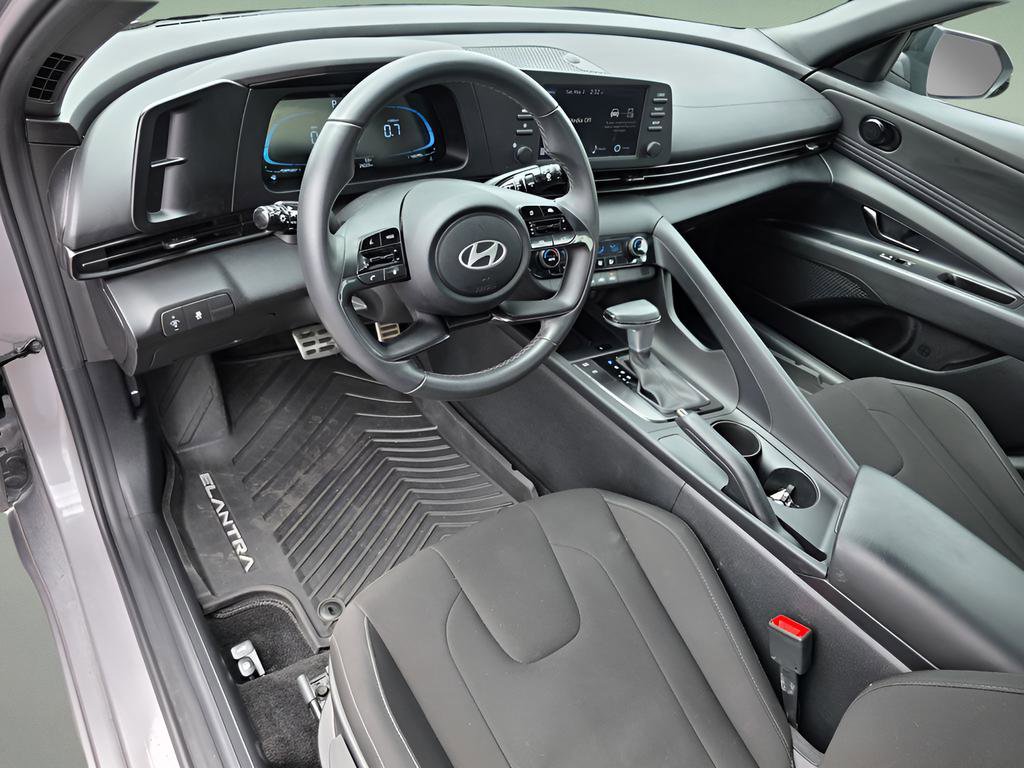 Certified 2025 Hyundai Elantra Sport FWD image 20