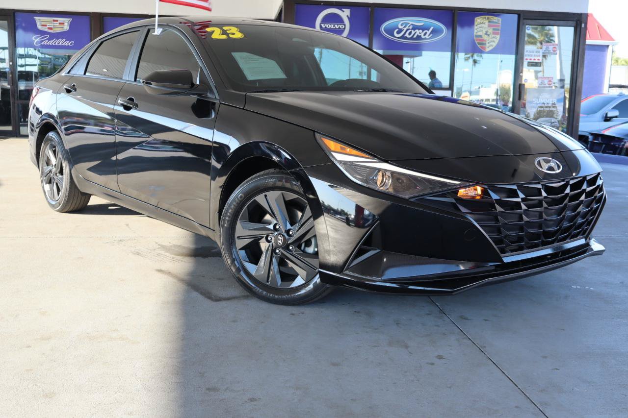 Used 2023 Hyundai Elantra SEL FWD image 3