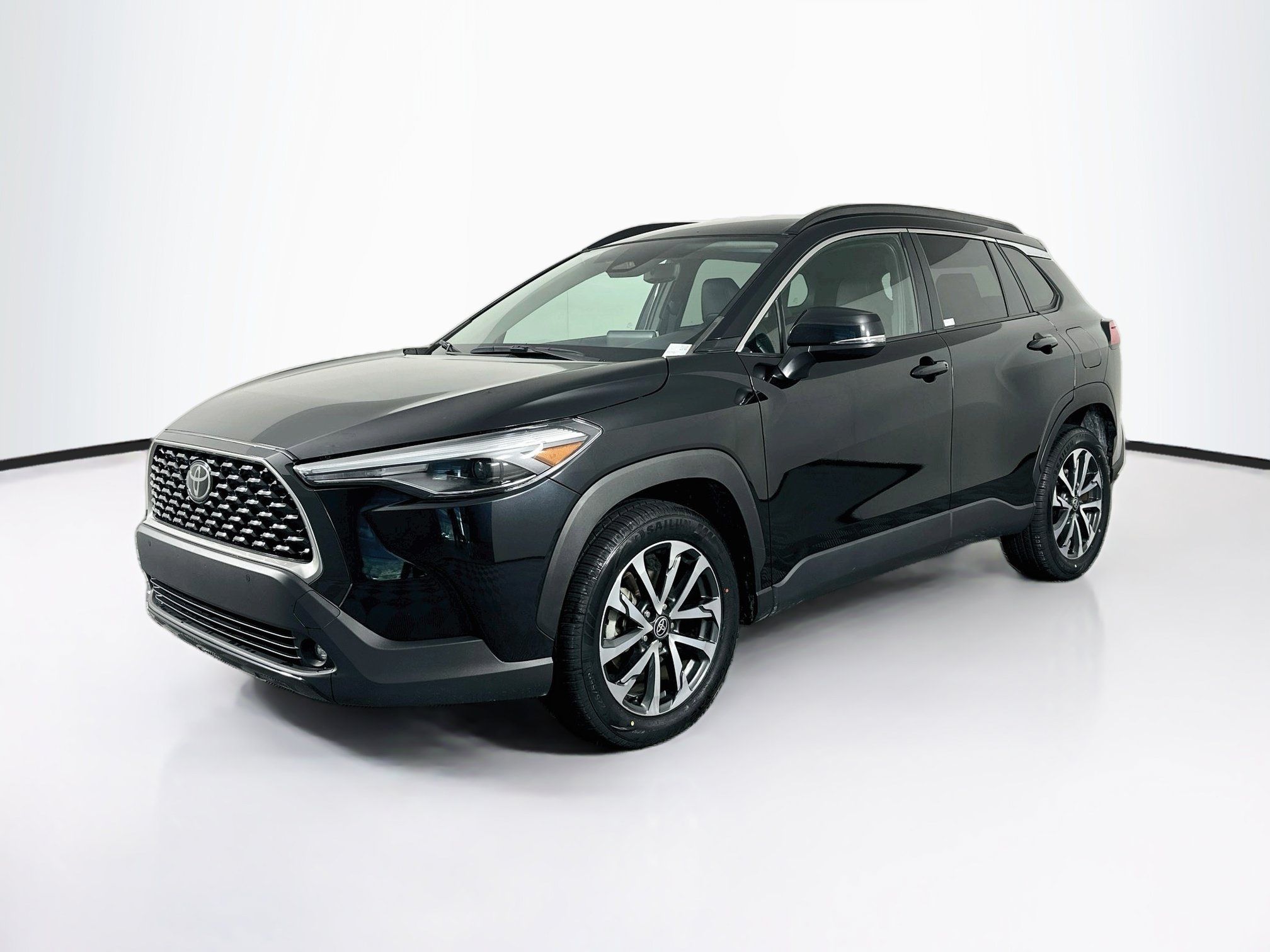 Used 2025 Toyota Corolla Cross XLE FWD image 3
