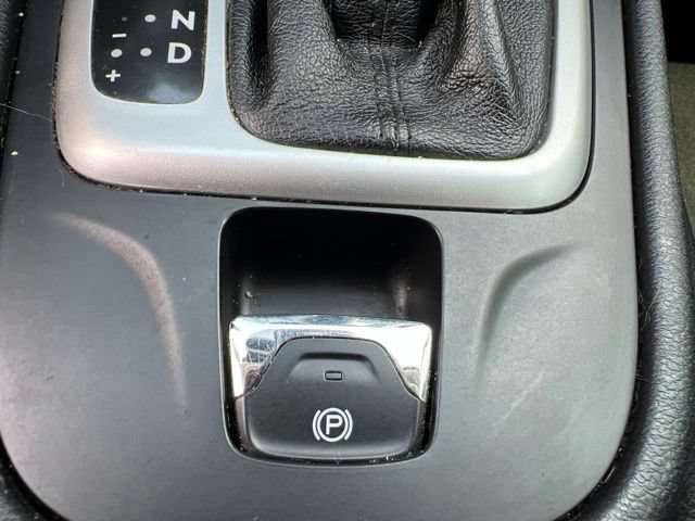 Used 2014 Jeep Cherokee Limited w/ Technology Group FWD image 25