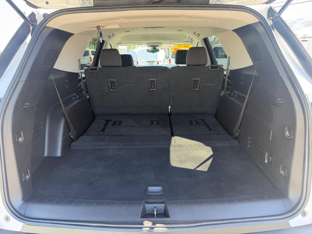 Used 2021 Chevrolet Traverse LS FWD image 41