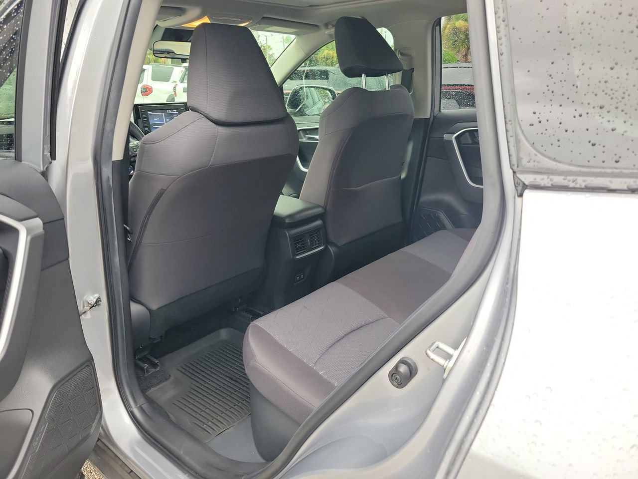Used 2020 Toyota RAV4 XLE w/ Convenience Package AWD/4WD image 10