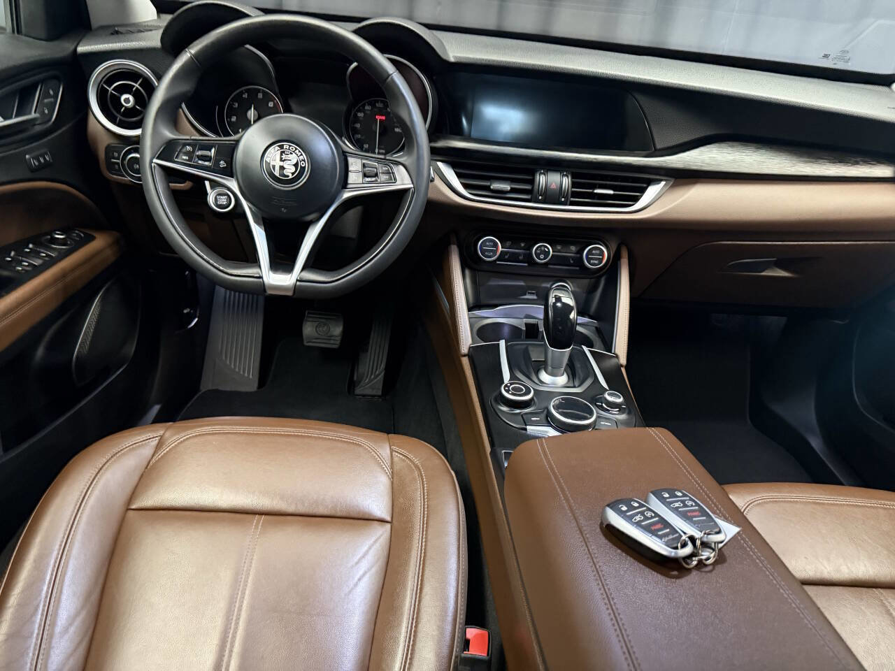 Used 2018 Alfa Romeo Stelvio AWD image 18