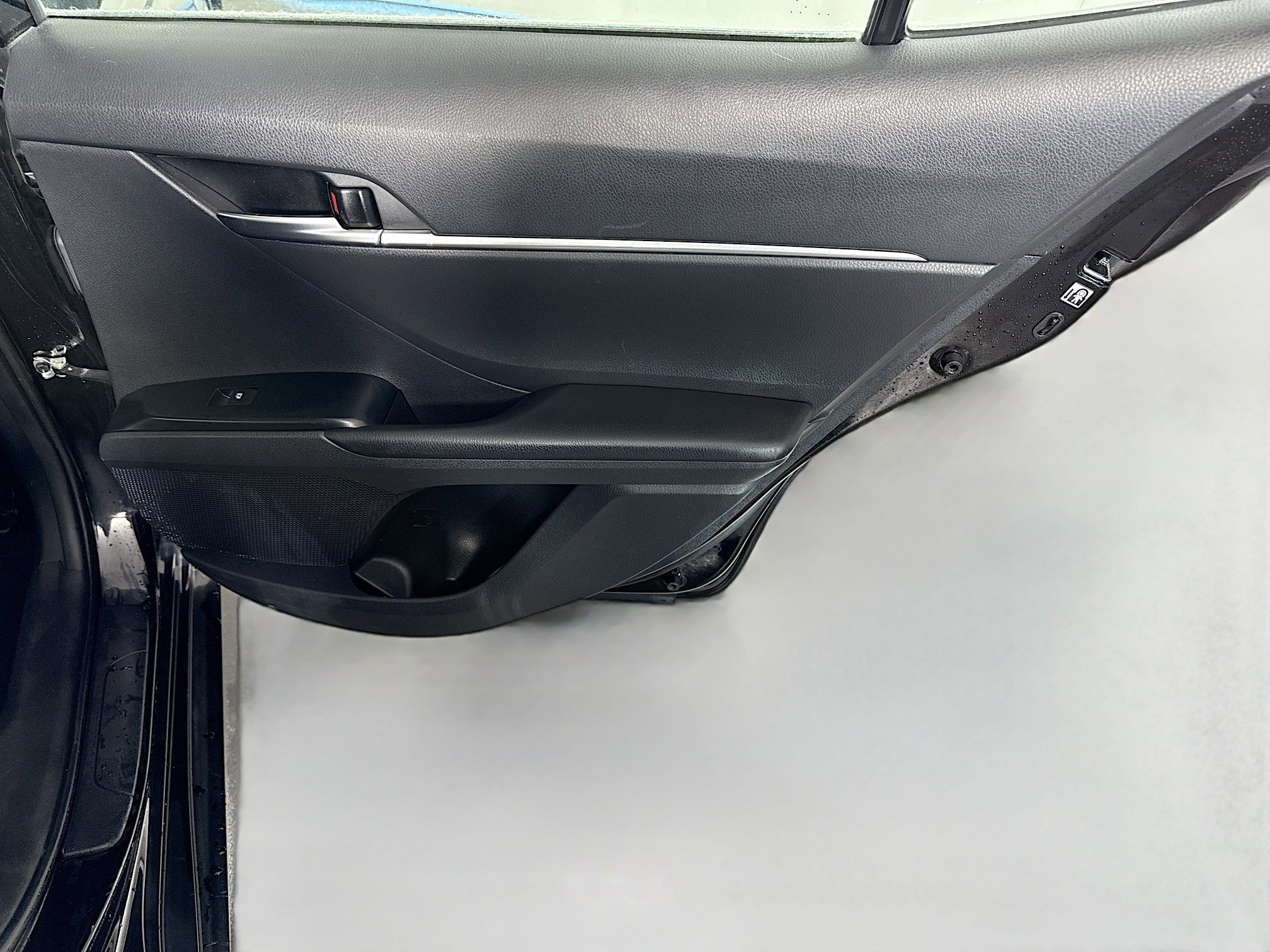 Used 2018 Toyota Camry LE image 27