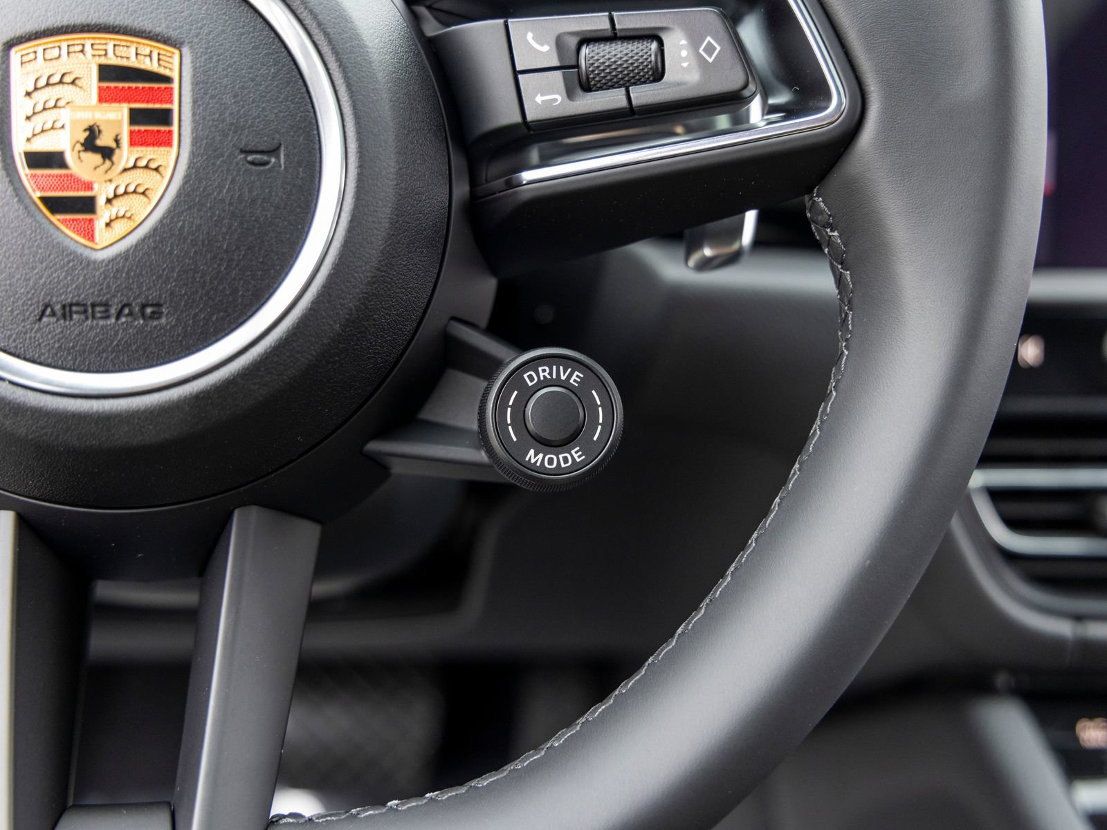 New 2026 Porsche Macan AWD/4WD image 40
