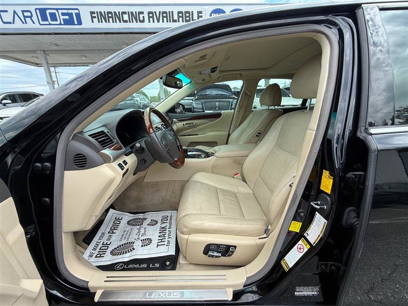 Used 2013 Lexus LS 460 w/ Comfort Pkg RWD image 17