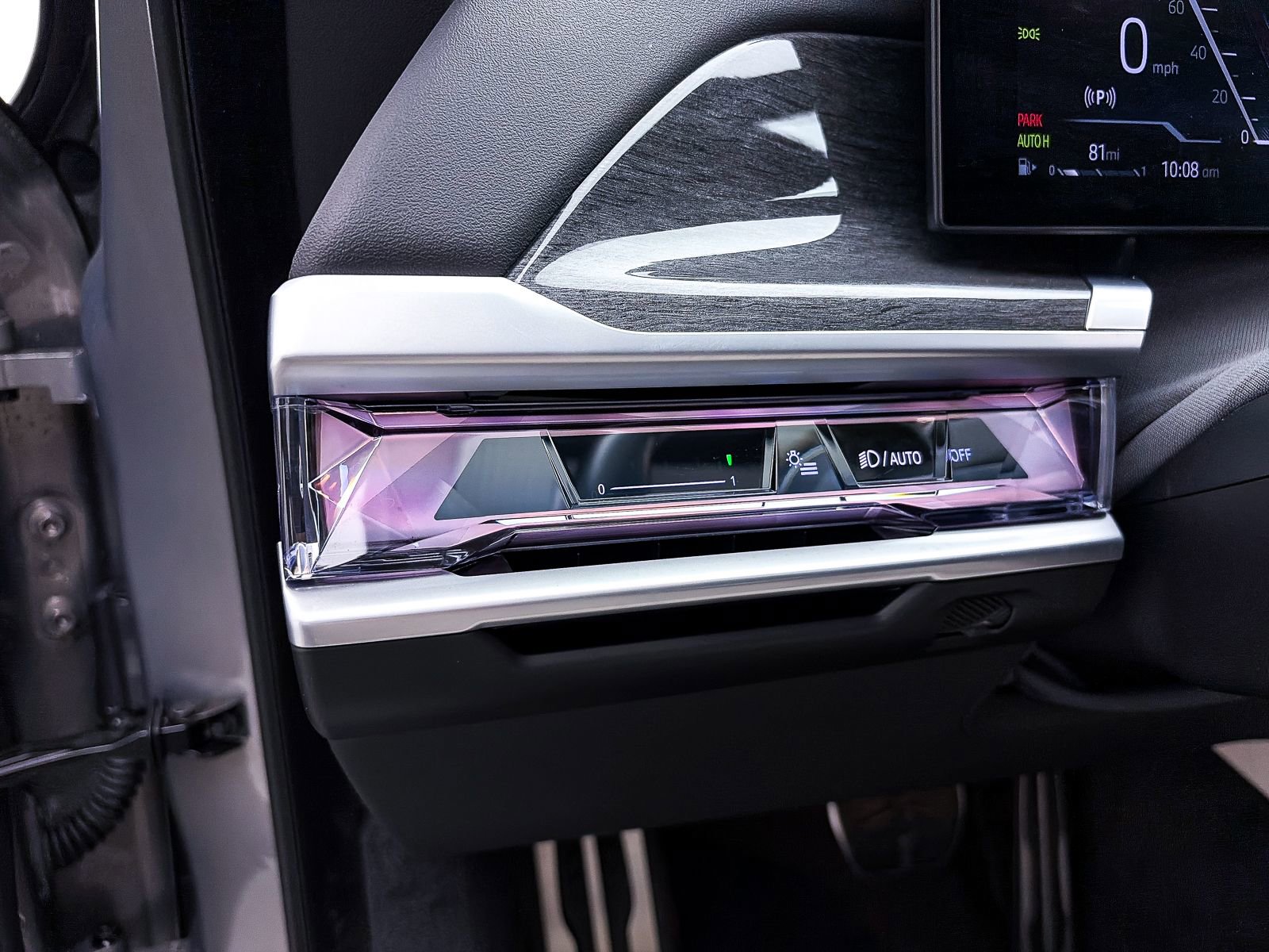 Used 2024 BMW 760i xDrive AWD/4WD image 23