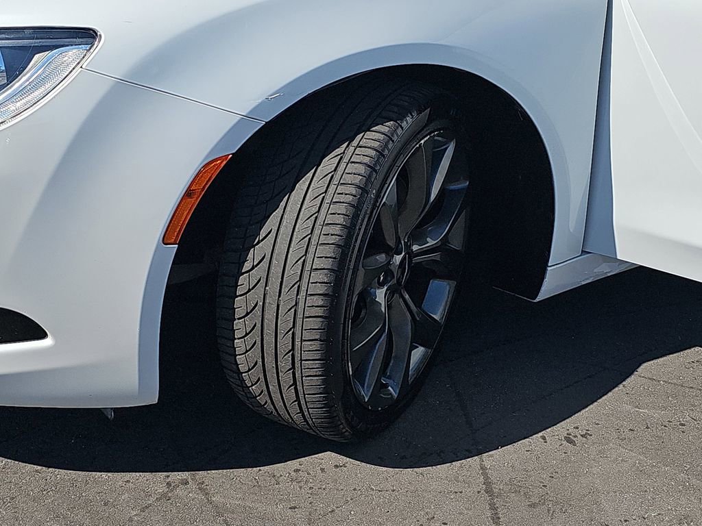 Used 2015 Chrysler 200 S image 33