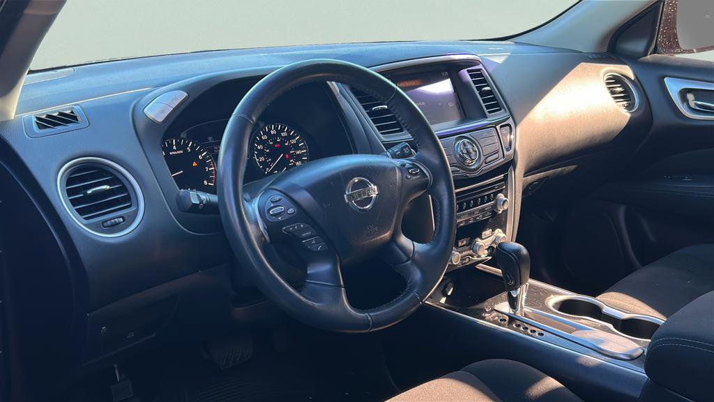 Used 2017 Nissan Pathfinder SV image 10
