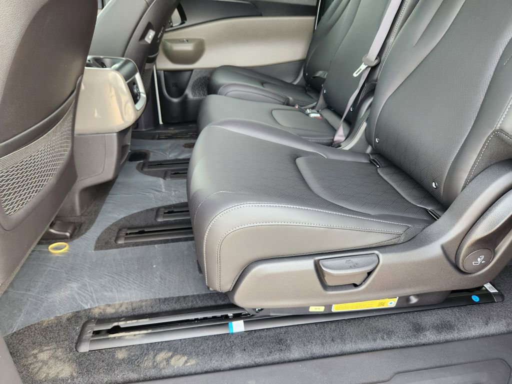 New 2026 Kia Carnival LXS image 9