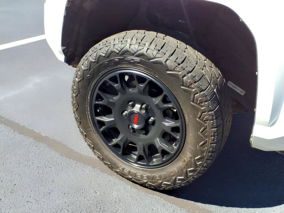 Certified 2025 Toyota Tacoma SR5 AWD/4WD image 9