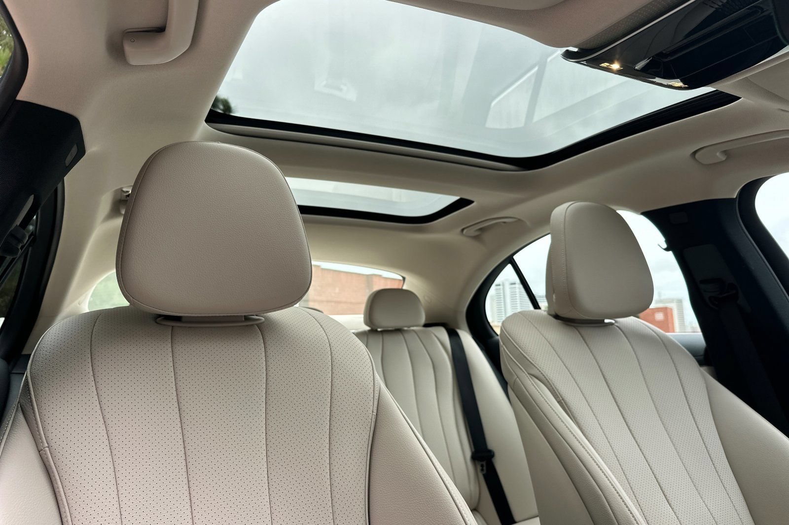 Used 2025 Mercedes-Benz E 350 4MATIC Sedan image 21