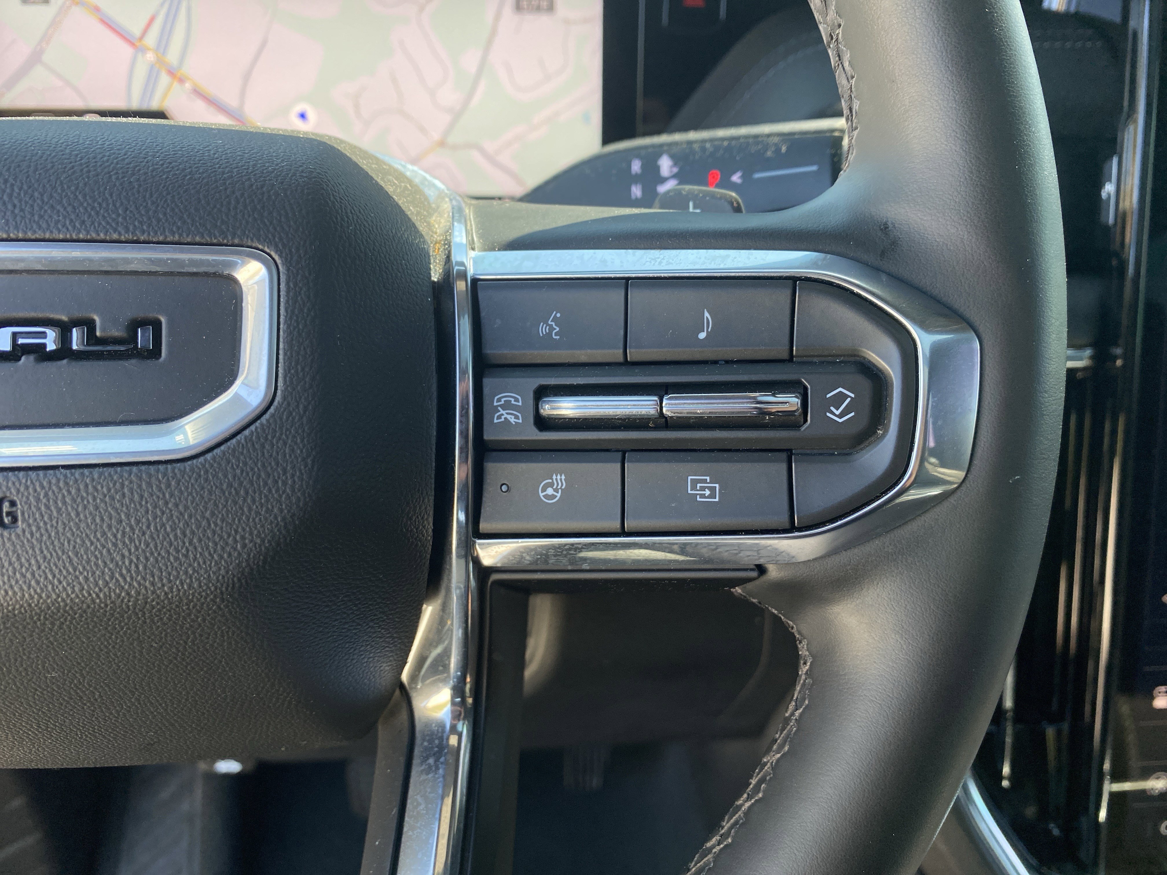 Used 2025 GMC Yukon XL Denali w/ Sun & Power Step Package image 32