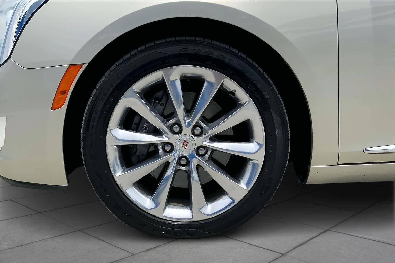 Used 2013 Cadillac XTS Luxury FWD image 11
