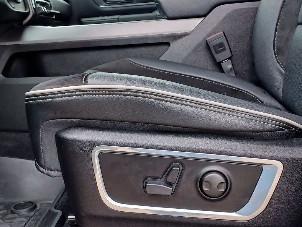Used 2026 RAM 1500 Laramie AWD/4WD image 11