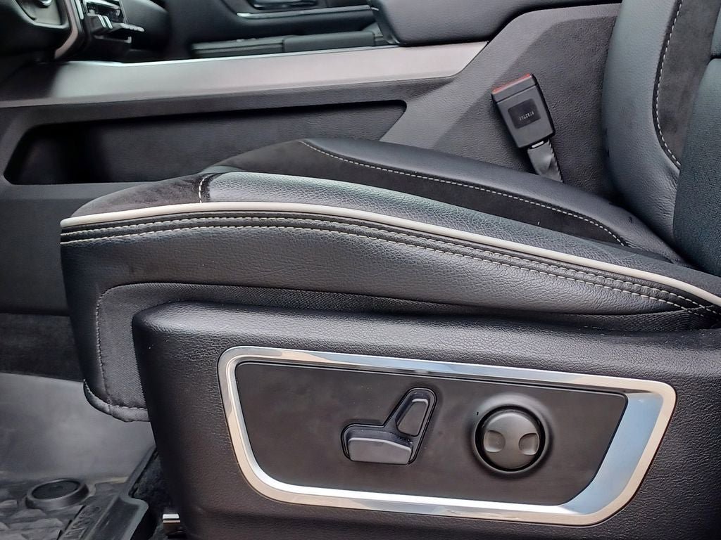 Used 2026 RAM 1500 Laramie AWD/4WD image 11