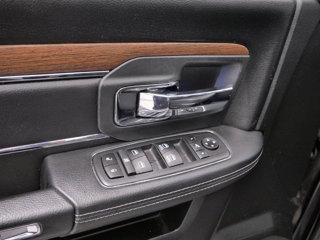 Used 2018 RAM 1500 Laramie w/ Convenience Group AWD/4WD image 16