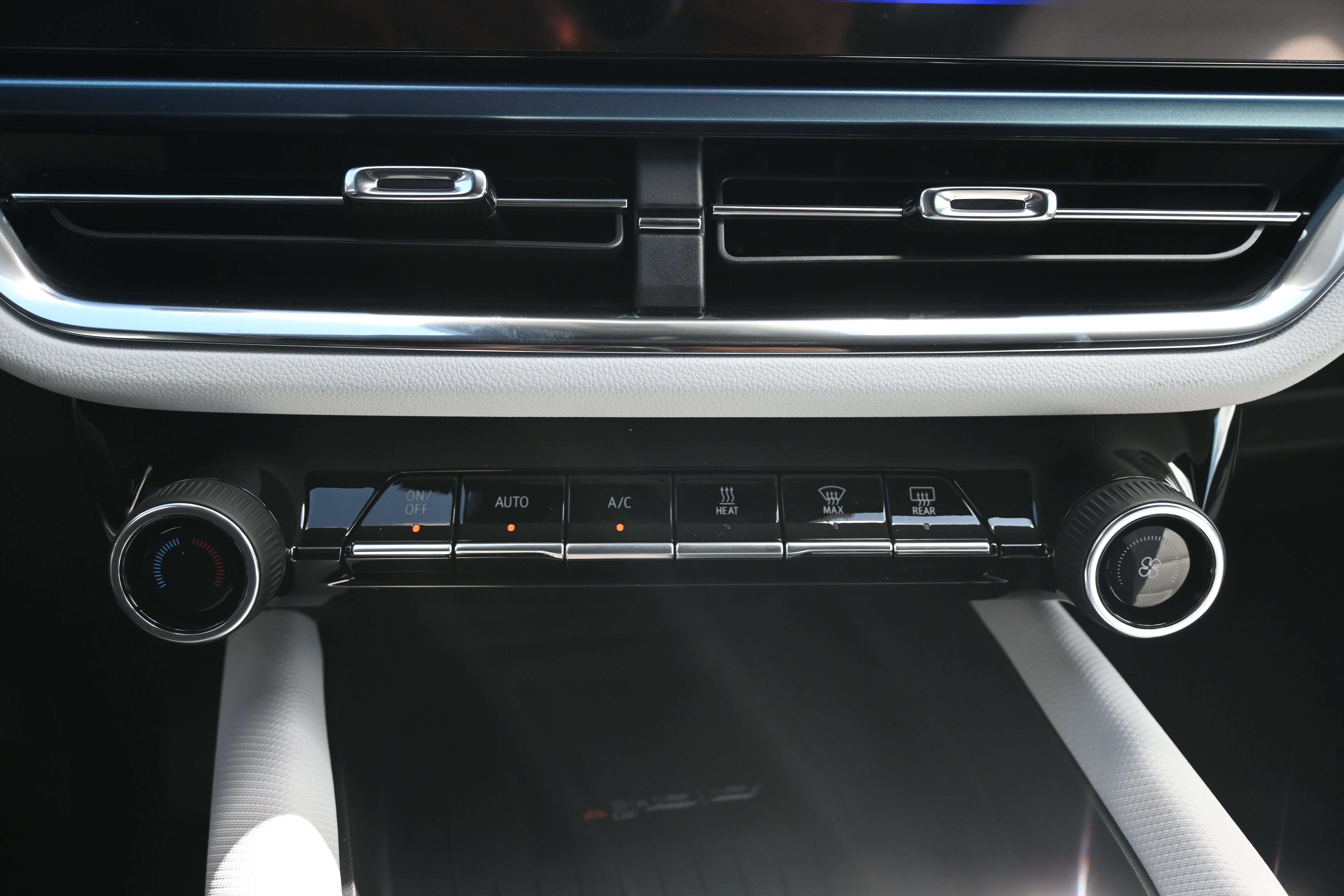 New 2026 Chevrolet Equinox EV LT AWD/4WD image 26